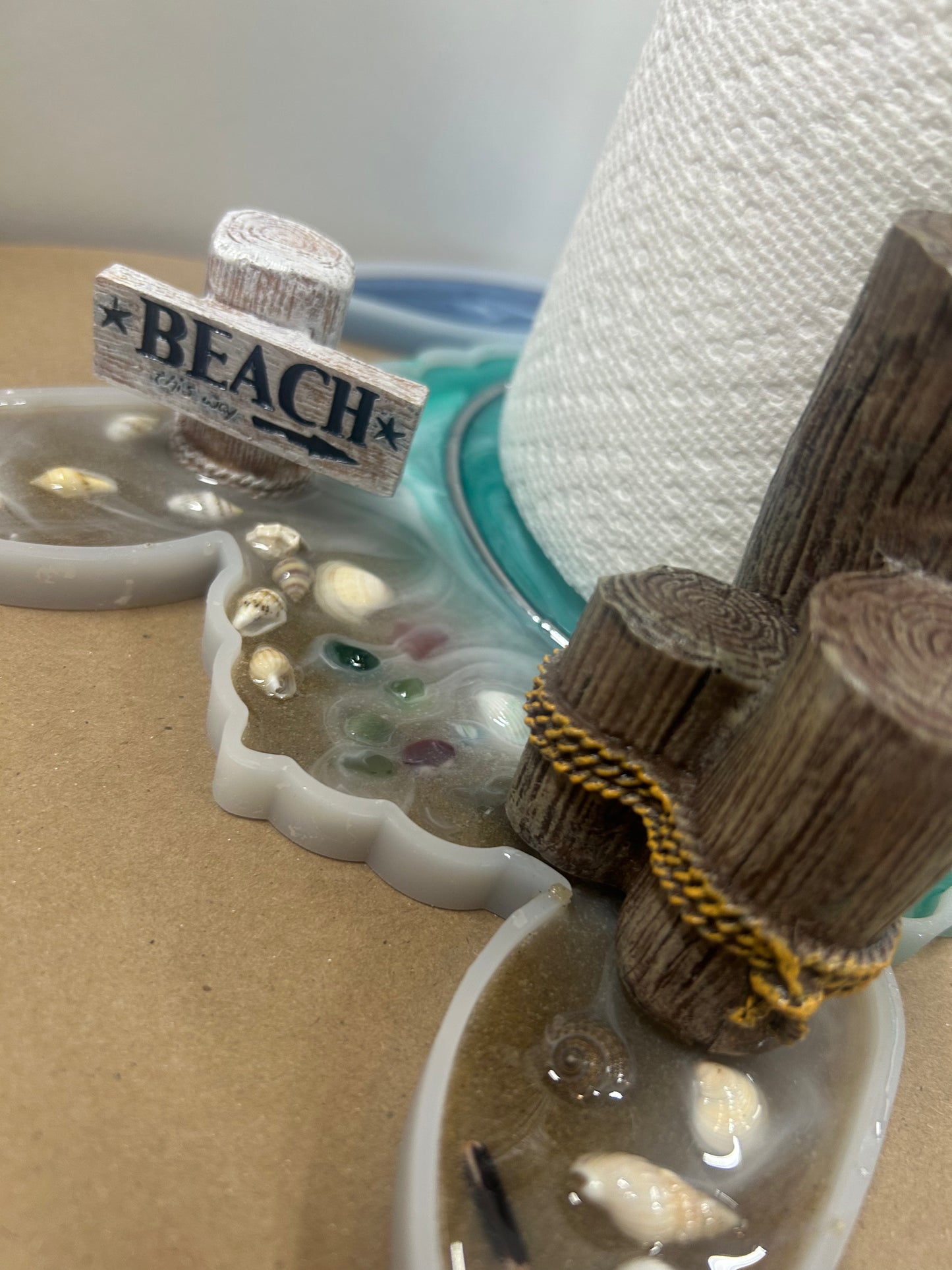 #100 Paper towel holder Debby